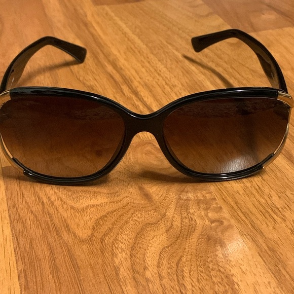 Authentic Fendi Sunglasses - Picture 2 of 13